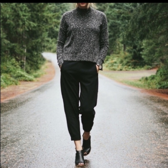 Babaton Cohen Black Pull on Crepe Ankle Crop Pants Size 14 Minimalist Casual - Picture 7 of 16